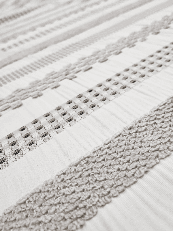 Gepunkteter Chenille-Faltenstoff mit kleinem Gittermuster